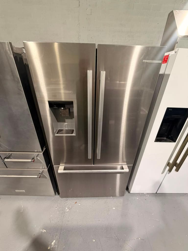 Front of the actual Bosch French-door refrigerator