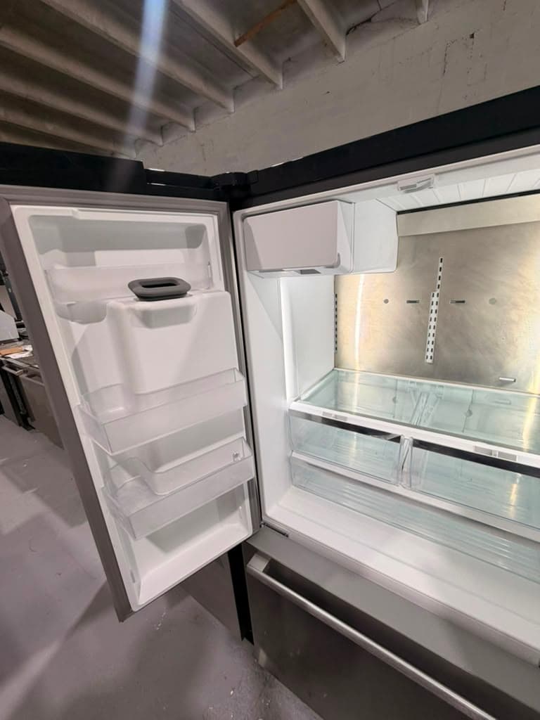 Left interior of the actual Bosch refrigerator