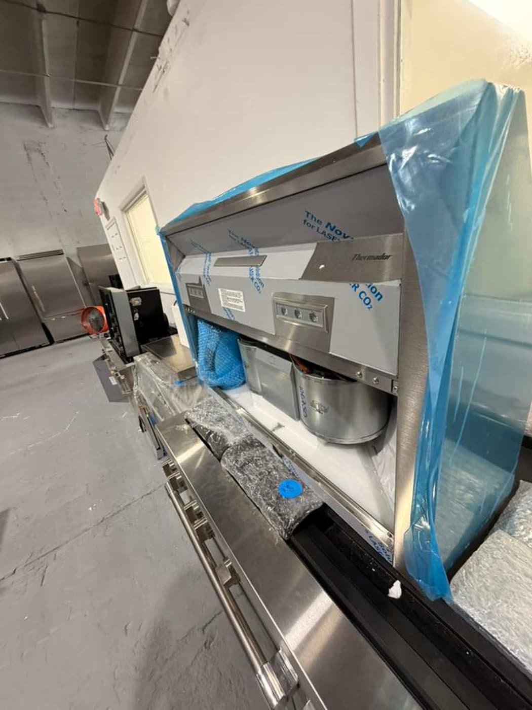 Actual thermador 36-inch wall-mount hood photographed in Oakland Park — view 2