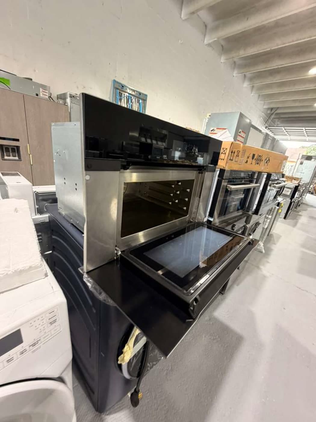 Actual miele 30-inch speed oven photographed in Oakland Park — view 3