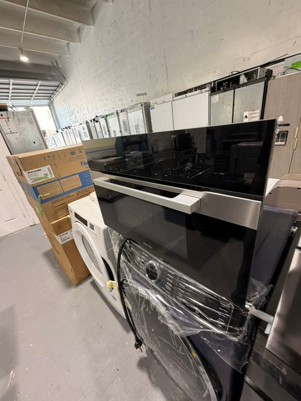 Actual miele 30-inch speed oven photographed in Oakland Park — view 4