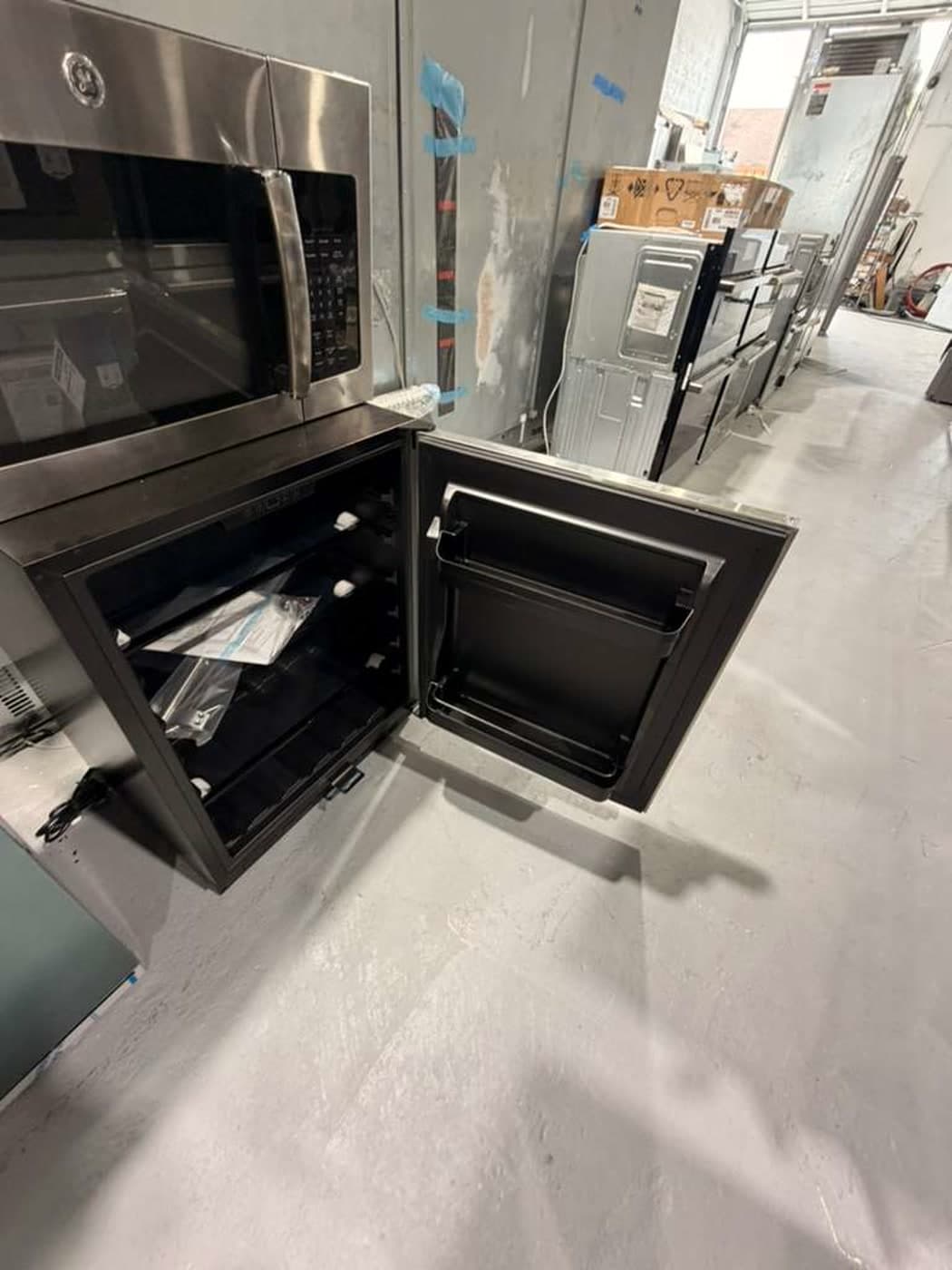 Actual summit 24-inch refrigerator photographed in Oakland Park — view 1