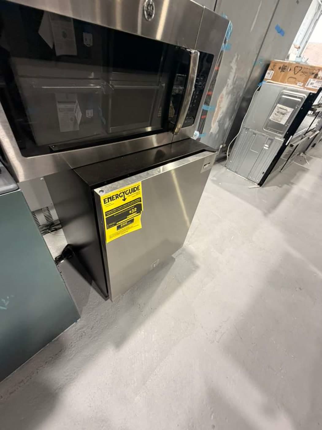 Actual summit 24-inch refrigerator photographed in Oakland Park — view 5