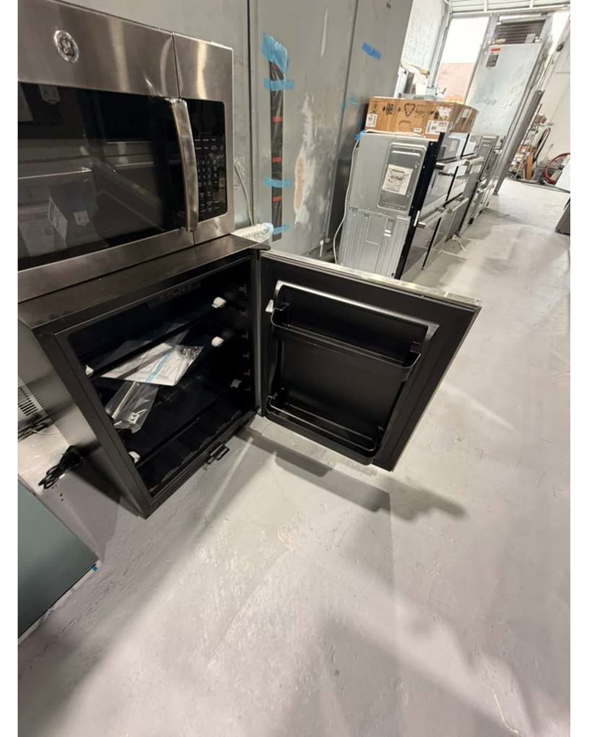 Actual summit 24-inch refrigerator photographed in Oakland Park