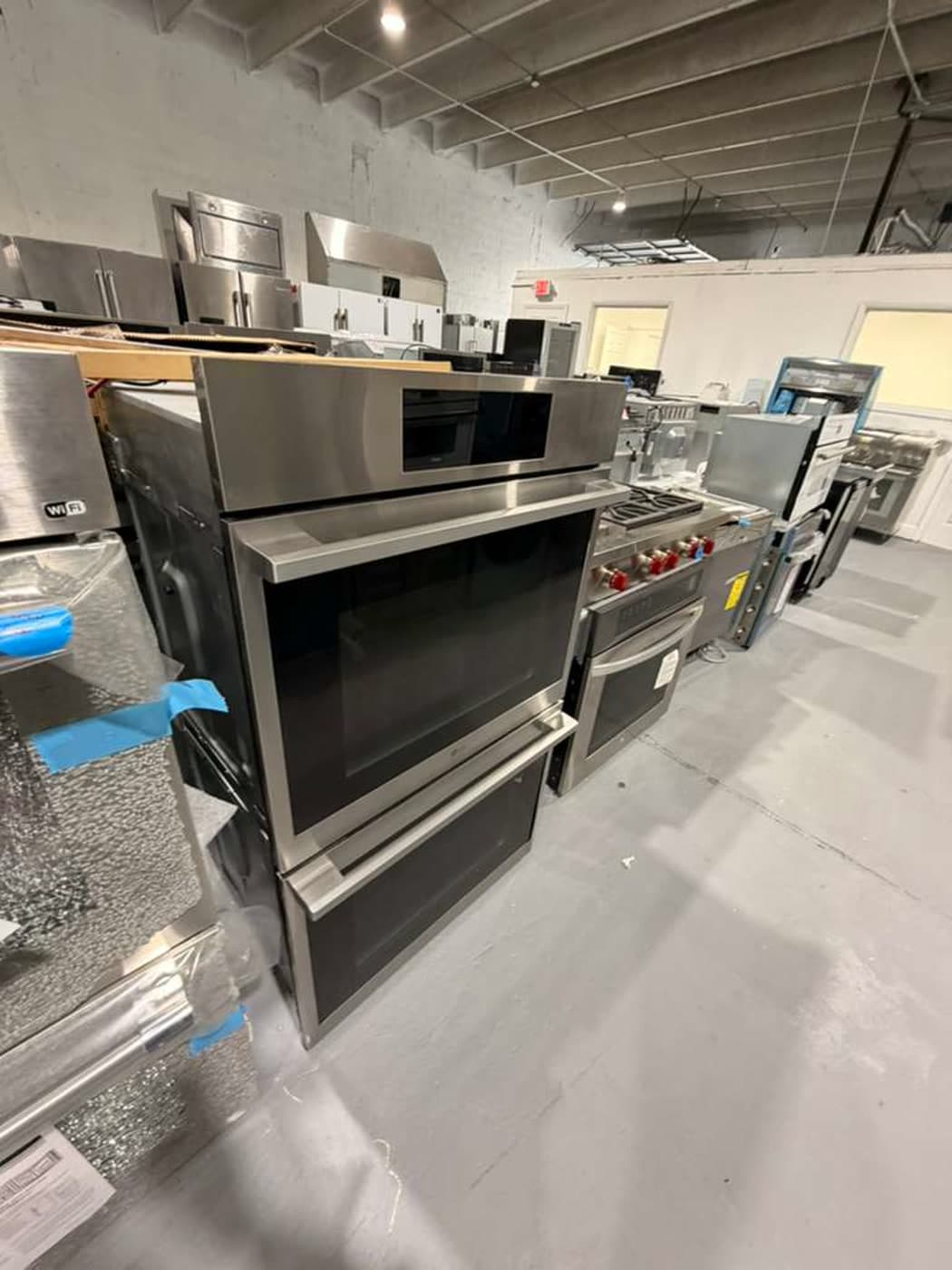 Actual lg 30-inch double wall oven photographed in Oakland Park — view 1