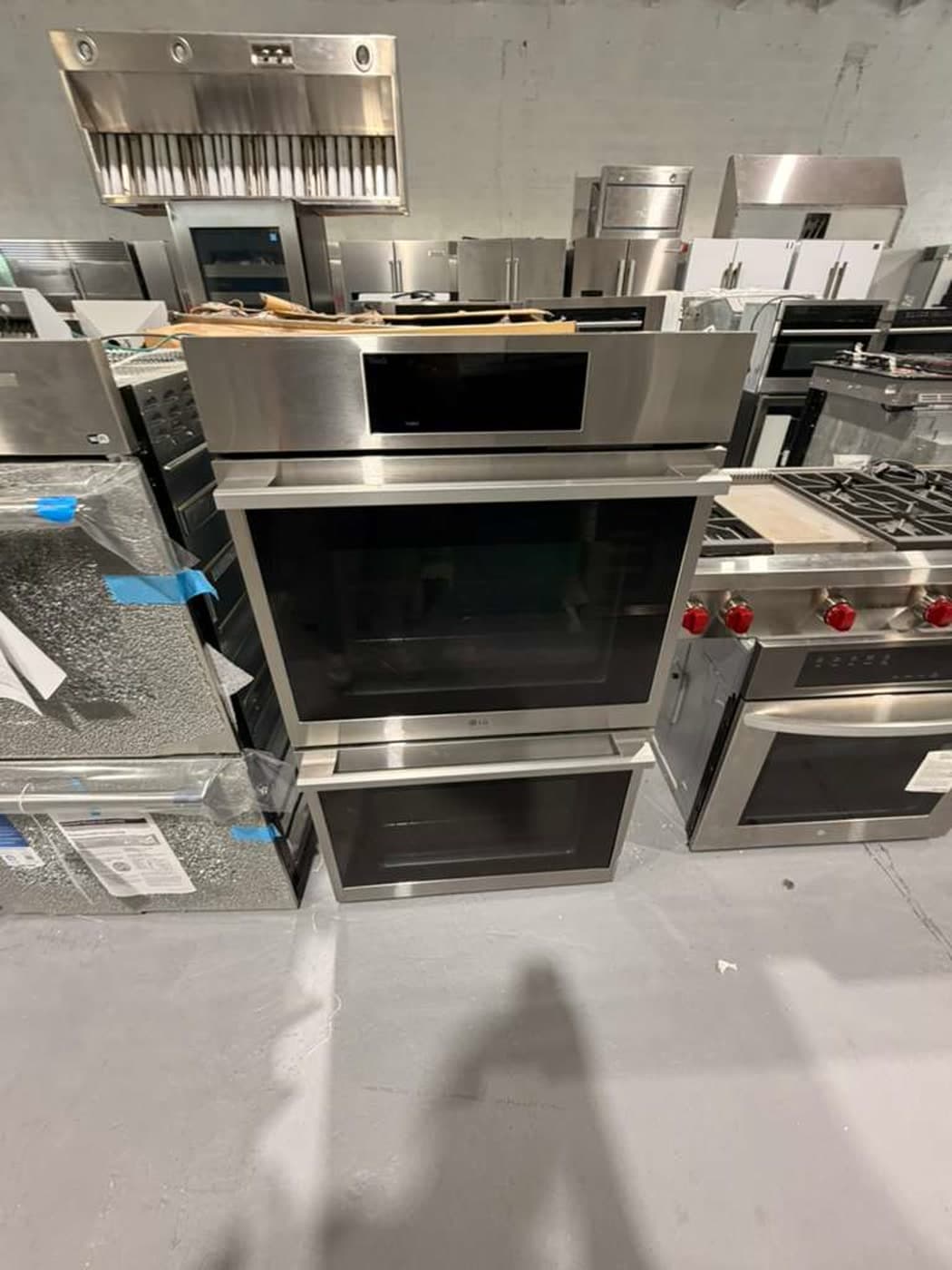 Actual lg 30-inch double wall oven photographed in Oakland Park — view 2