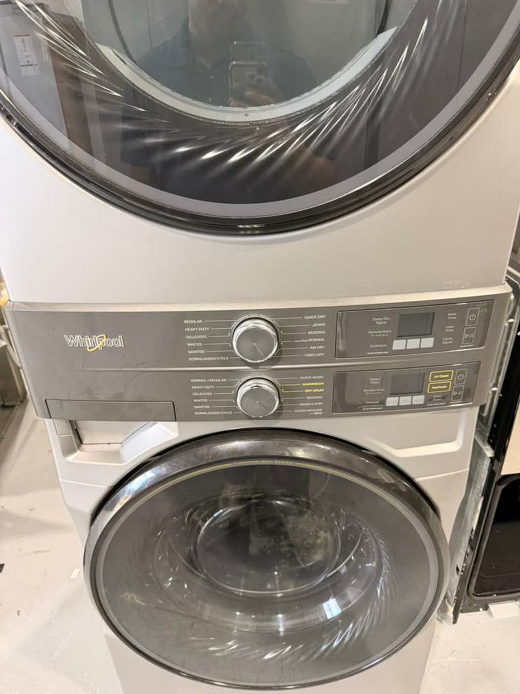 Actual whirlpool laundry tower photographed in Oakland Park — view 3