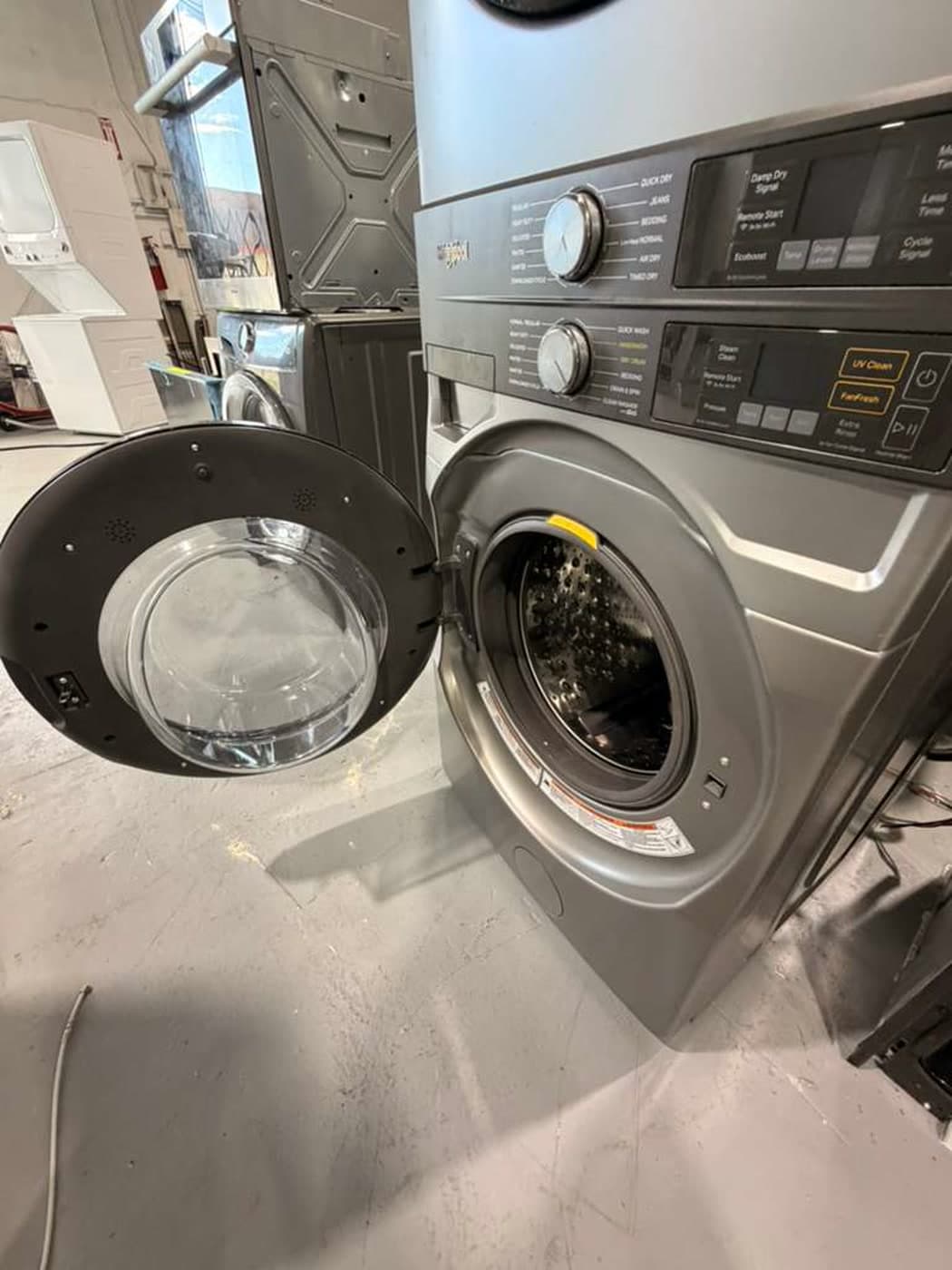 Actual whirlpool laundry tower photographed in Oakland Park — view 4