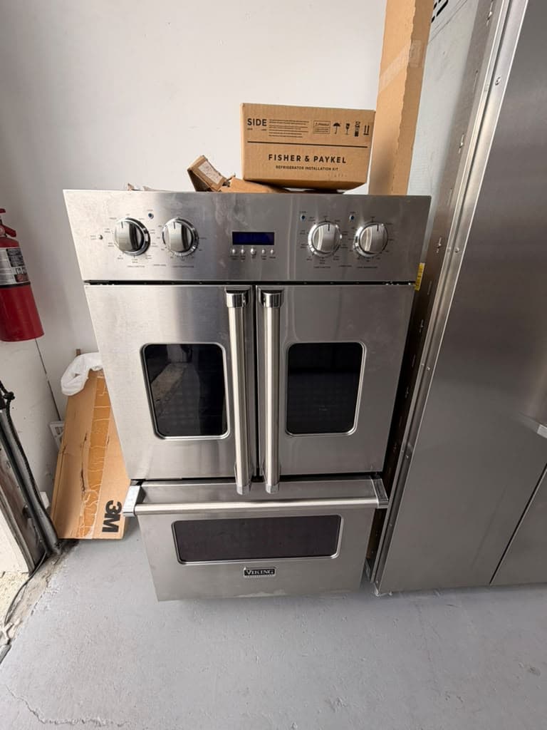 Actual viking 30-inch french-door double wall oven photographed in Oakland Park